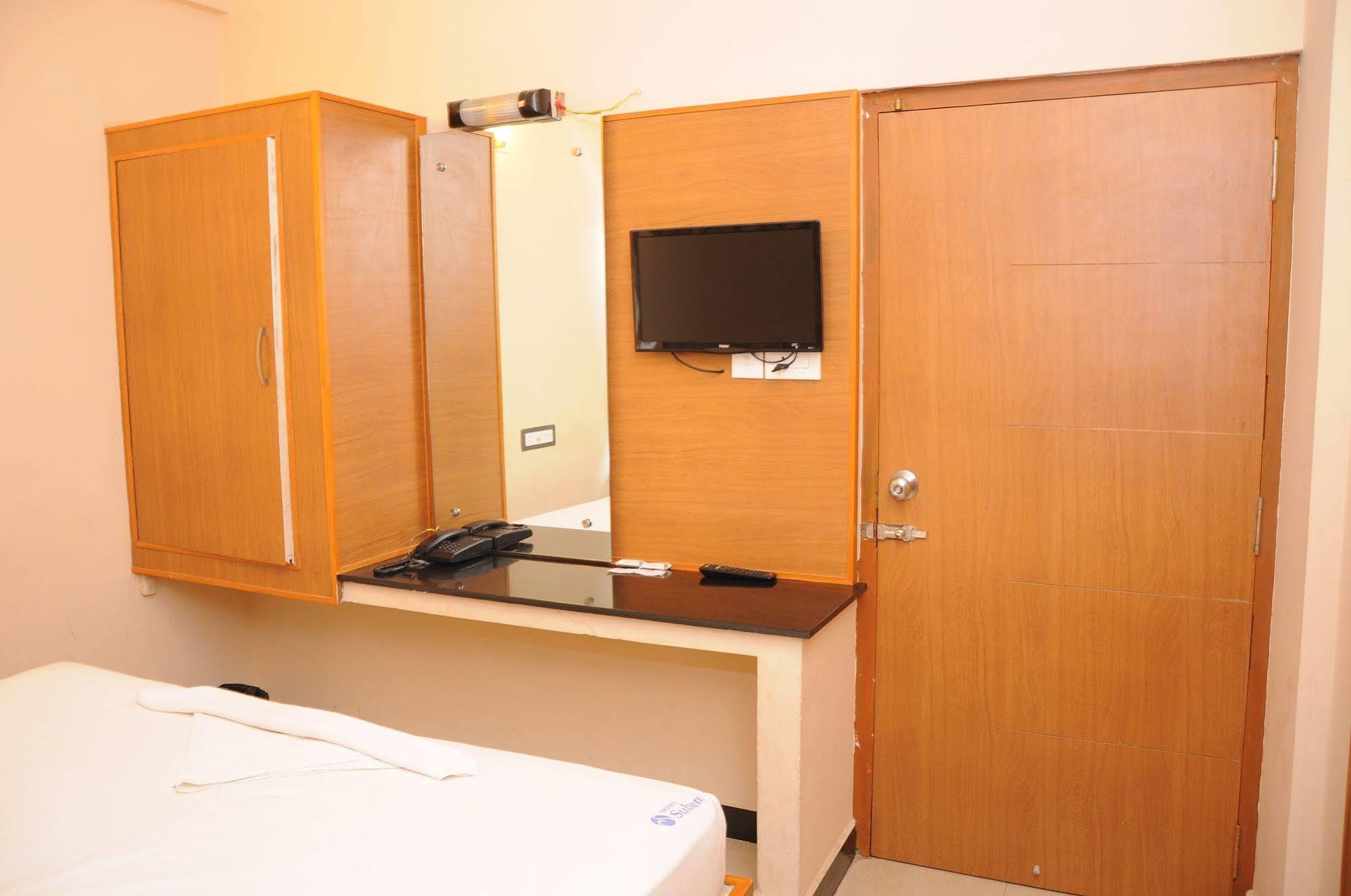 Hotel Subam Palni Buitenkant foto